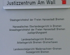 Das Bild zeigt den Nachtbriefkasten im Eingangsbereich des Justizzentrum Am Wall